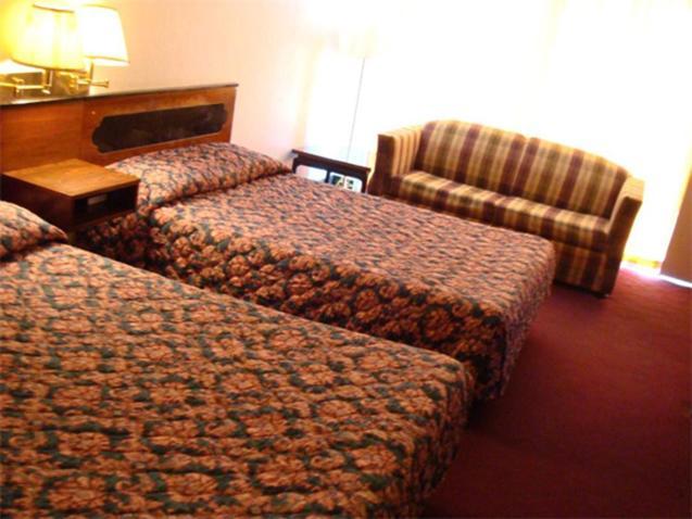 Gray Plaza Motel Benton Buitenkant foto